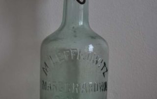 Butelka z fabryki Leffkowitza.