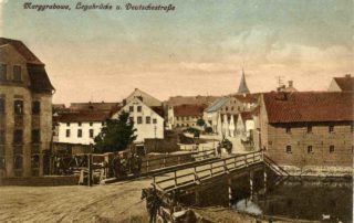 Most przy młynie w kolorze.