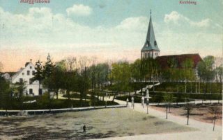 Kościół ewangelicki i ratusz miejski.